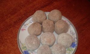 Домашни бонбони от сушени плодове с ядки Домашни бонбони от ядки, какао и масло: Рецепта